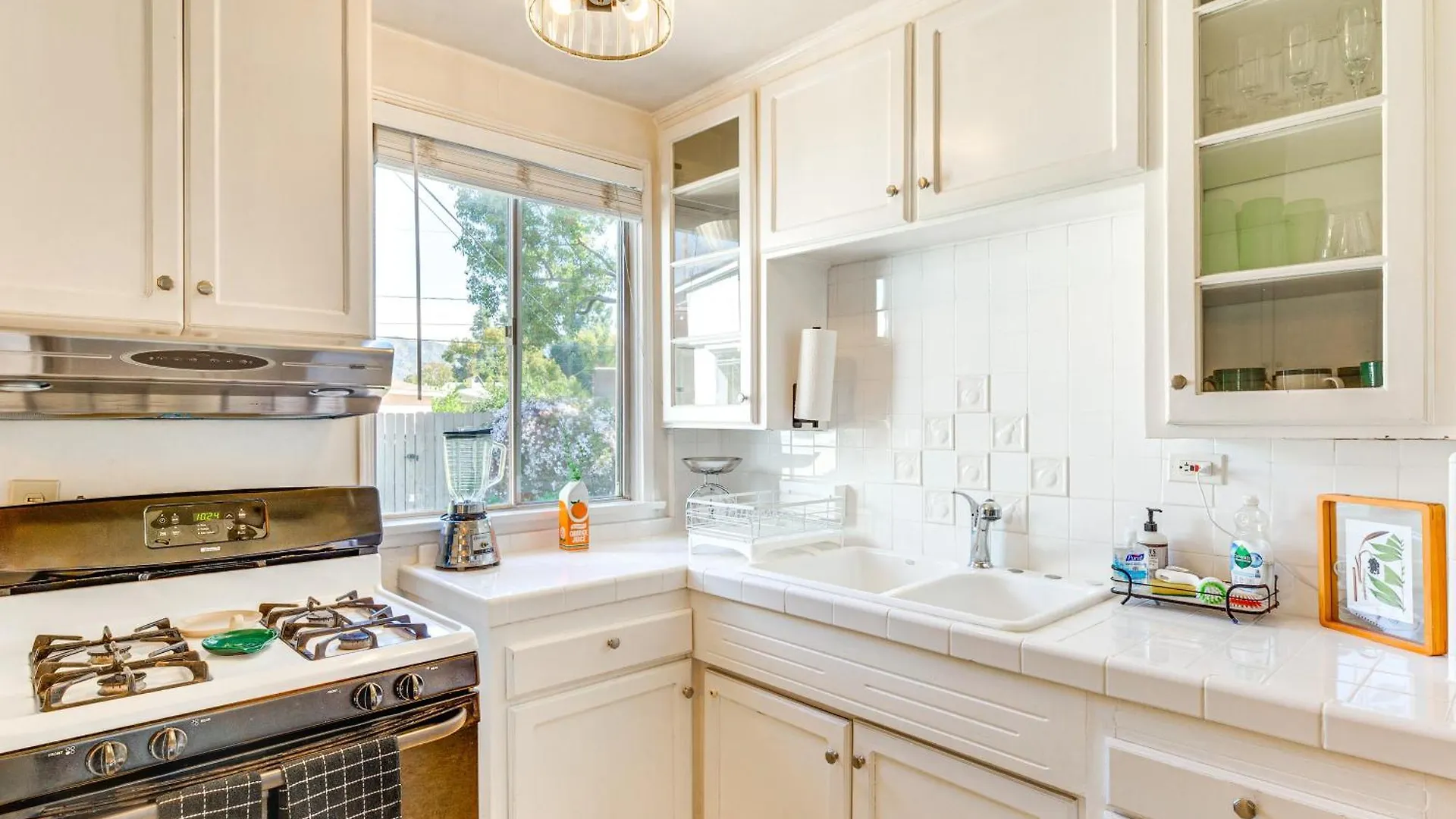 3 Mi To Universal Studios Chic Home With Yard! Burbank 0*,