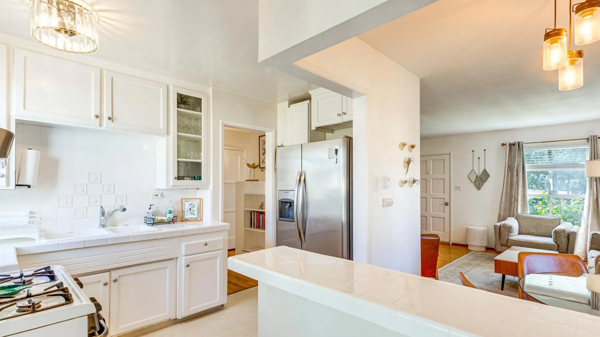 3 Mi To Universal Studios Chic Home With Yard! Burbank Holiday home